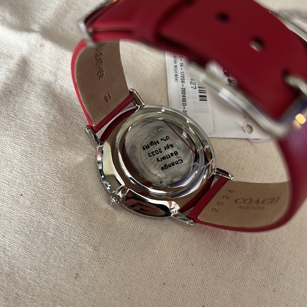 Beautiful ❤️ coach women watch - Picture 5 of 8